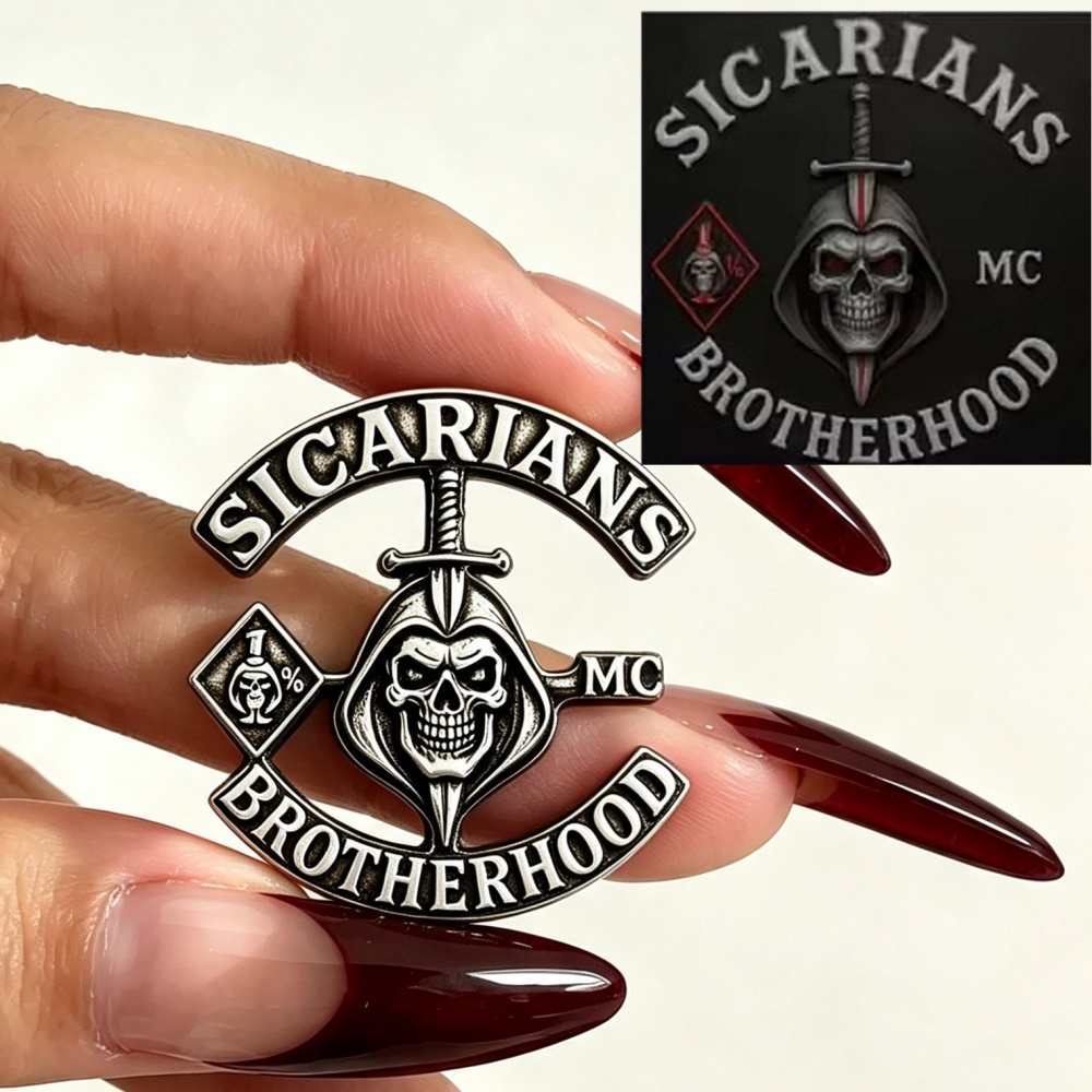 Embroidery Alphabet - Gravierte, personalisierte MC-Bild-Logo-Brosche für Rocker-Biker, Gravur